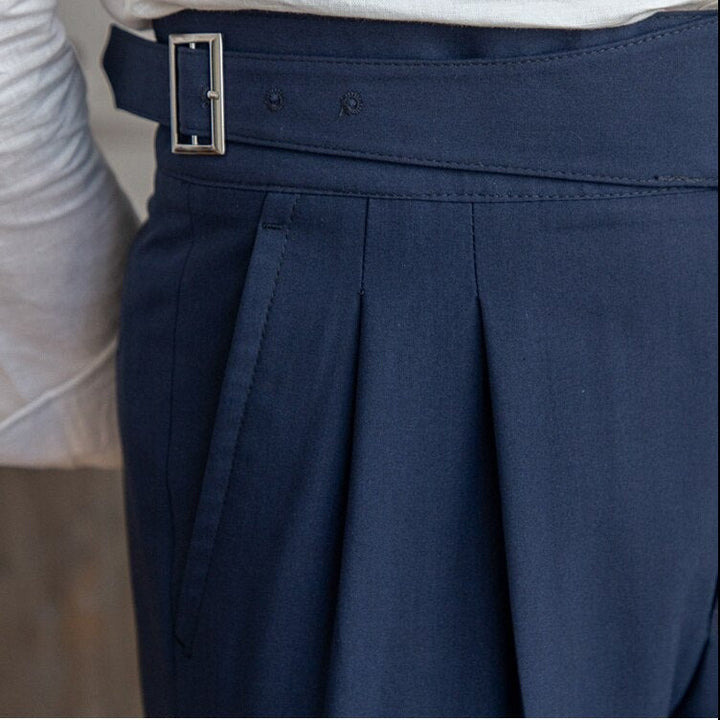 Drune Classic: Stilvolle Hose mit Schnalle