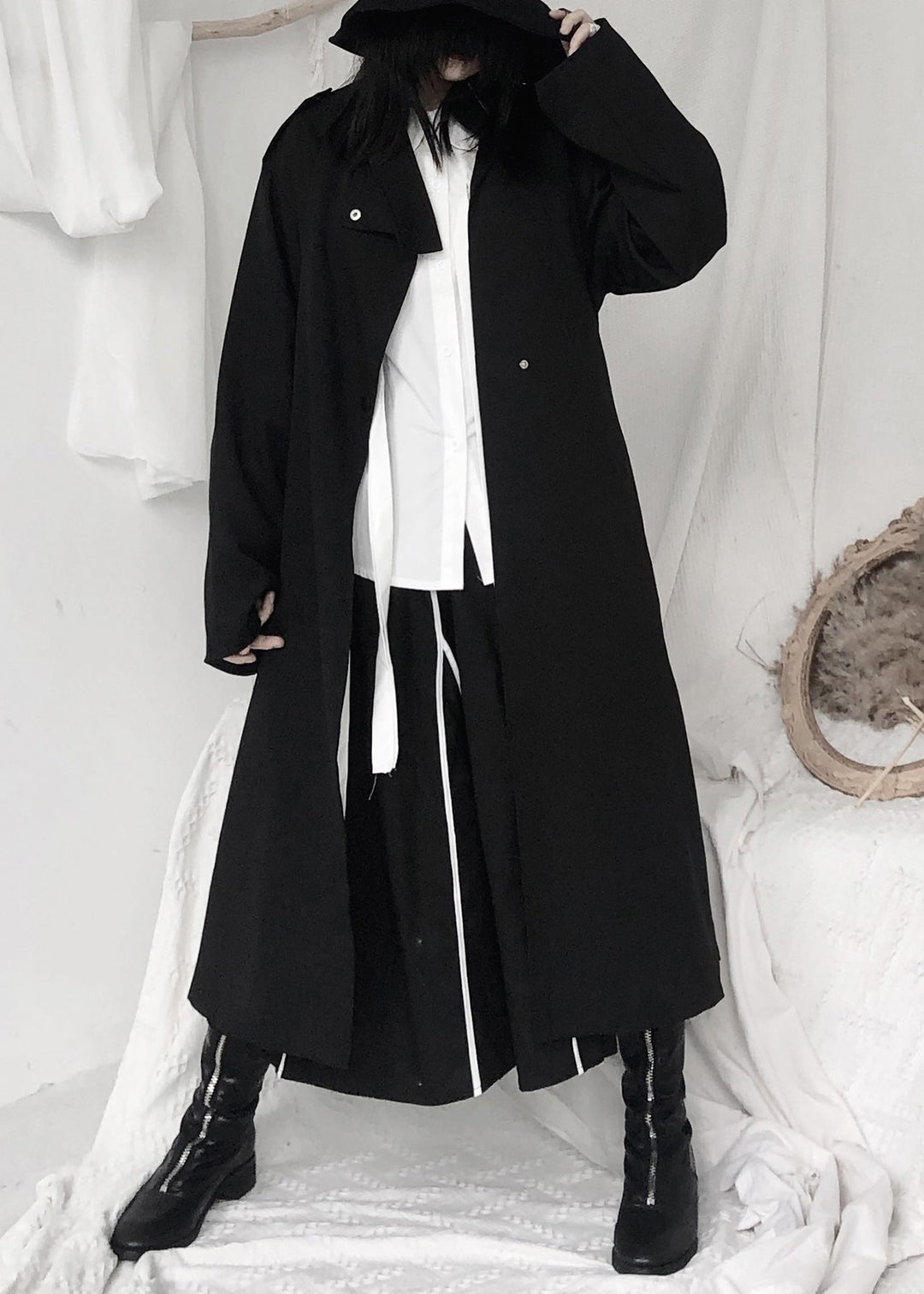 Drune | Schwarze Stehkragen Taillenbindung Knopf Trenchcoats Langarm