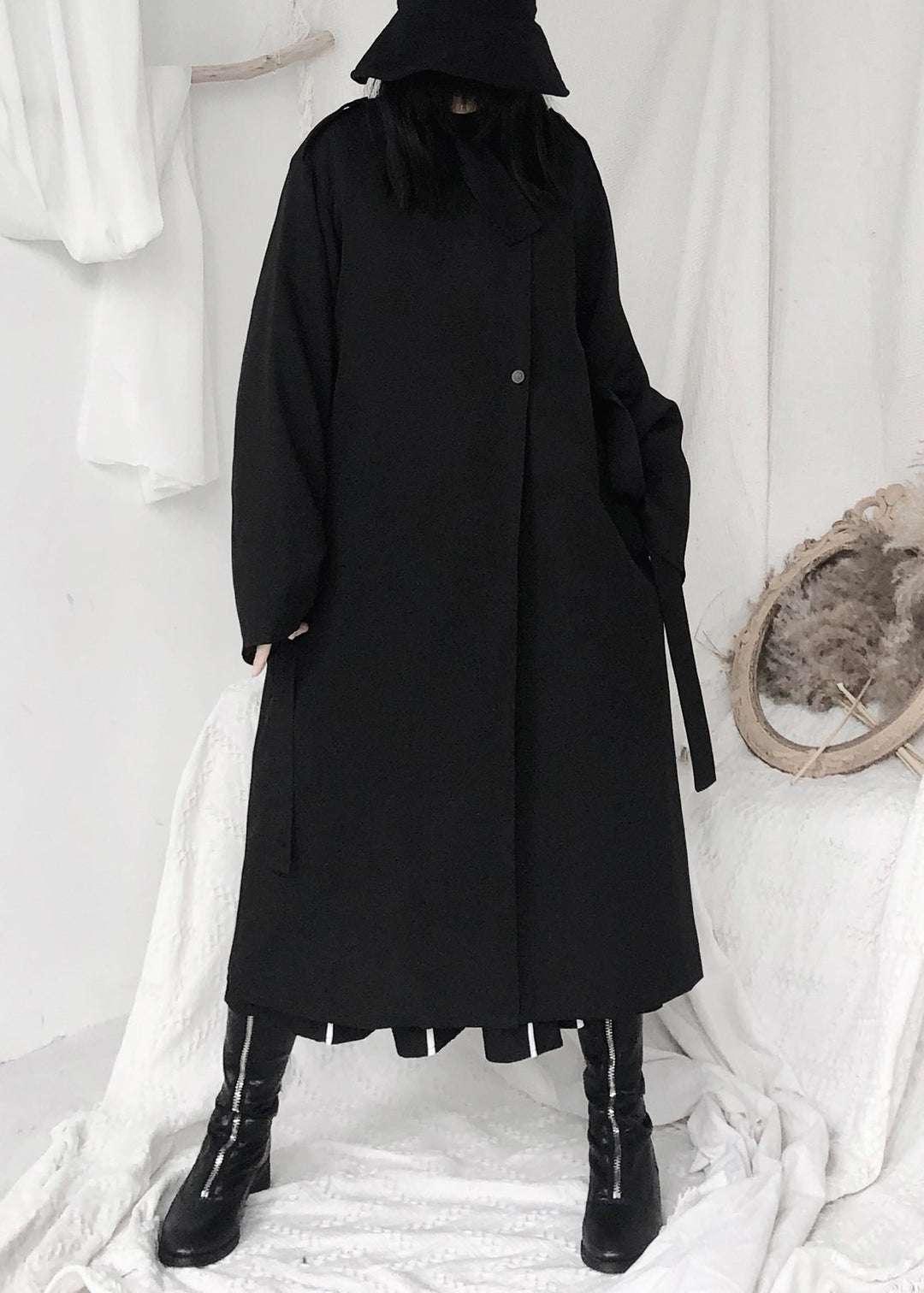 Drune | Schwarze Stehkragen Taillenbindung Knopf Trenchcoats Langarm