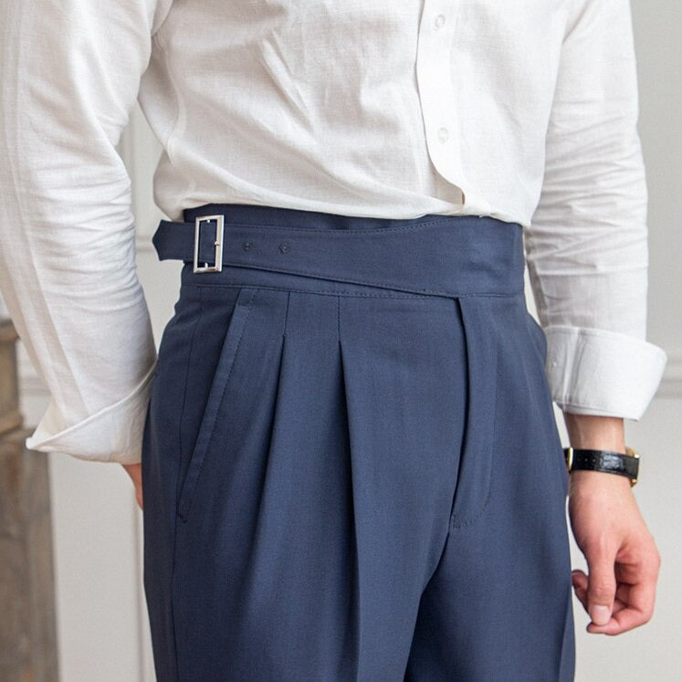 Drune Classic: Stilvolle Hose mit Schnalle