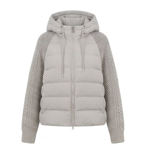 Damen kurz geschnittene gesteppte Hybridjacke mit Strickärmeln und Kapuze