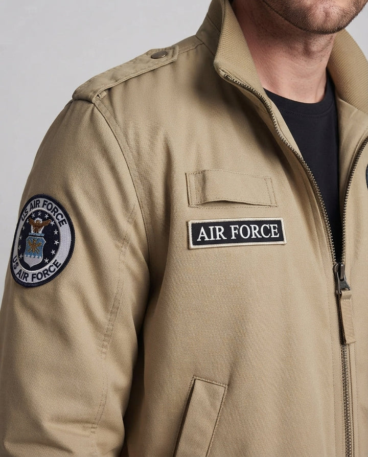Herren gepolsterte Bomberjacke im Military-Look mit Teddyfutter, Stehkragen & Badge drune