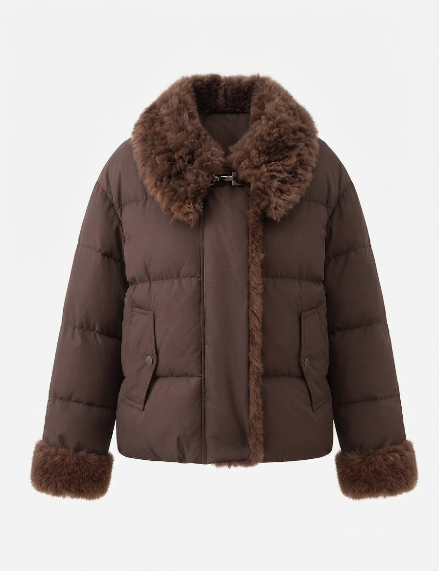 Damen kurze gesteppte Jacke mit voluminösem Kunstfellkragen, Teddybesatz an den Ärmeln und verdeckter Knopfleiste