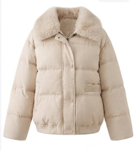 Damen kurze boxy gesteppte Jacke mit abnehmbarem Kunstfellbesatz, hohem Kragen und verdecktem Druckknopf und Reißverschluss