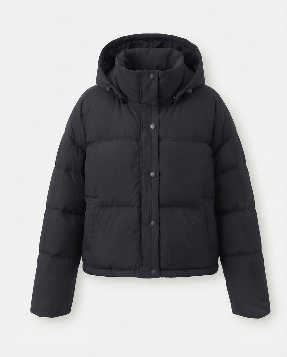 Damen kompakte gesteppte Jacke mit zusätzlicher voluminöser Kapuze und verdeckter Druckknopfblende