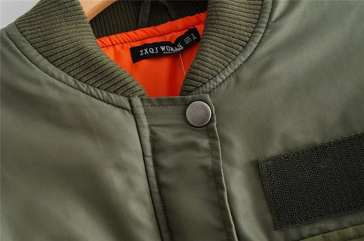 Drune | Kurzgeschnittene Utility Bomberjacke mit Aufgesatzzten Taschen und Reißverschlussärmel