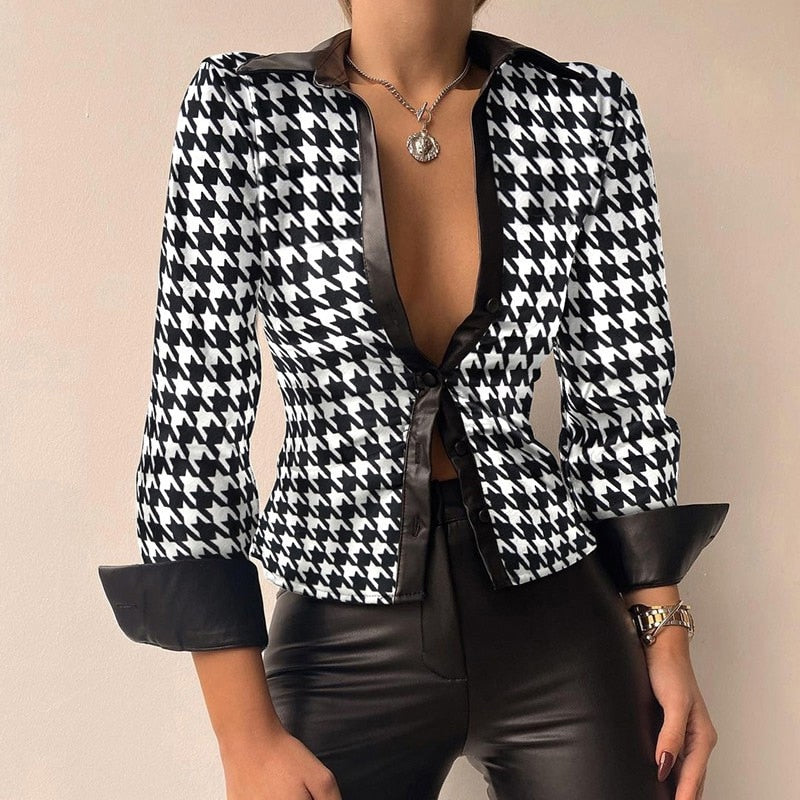 Drune | V-Ausschnitt PU-Leder bedruckt Langarm Patchwork-Bluse