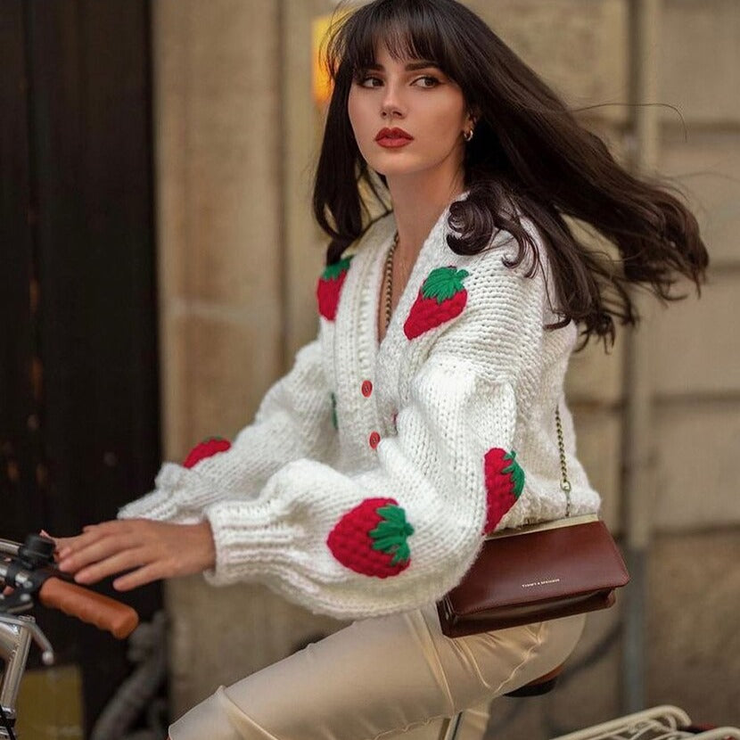 Drune | Strickjacke Weiches gestricktes Jacket mit süßen Erdbeeren
