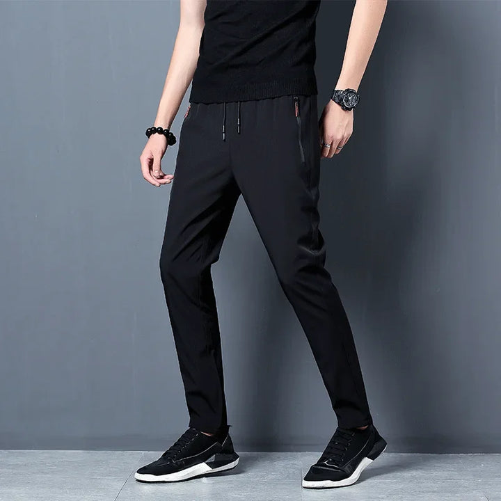 Drune | Jogginghose Slim Fit mit Elastischem Bund