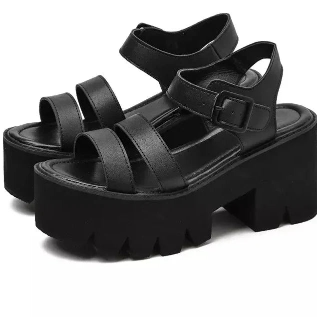 Drune | Schwarze Plattform Chunky Sandalen
