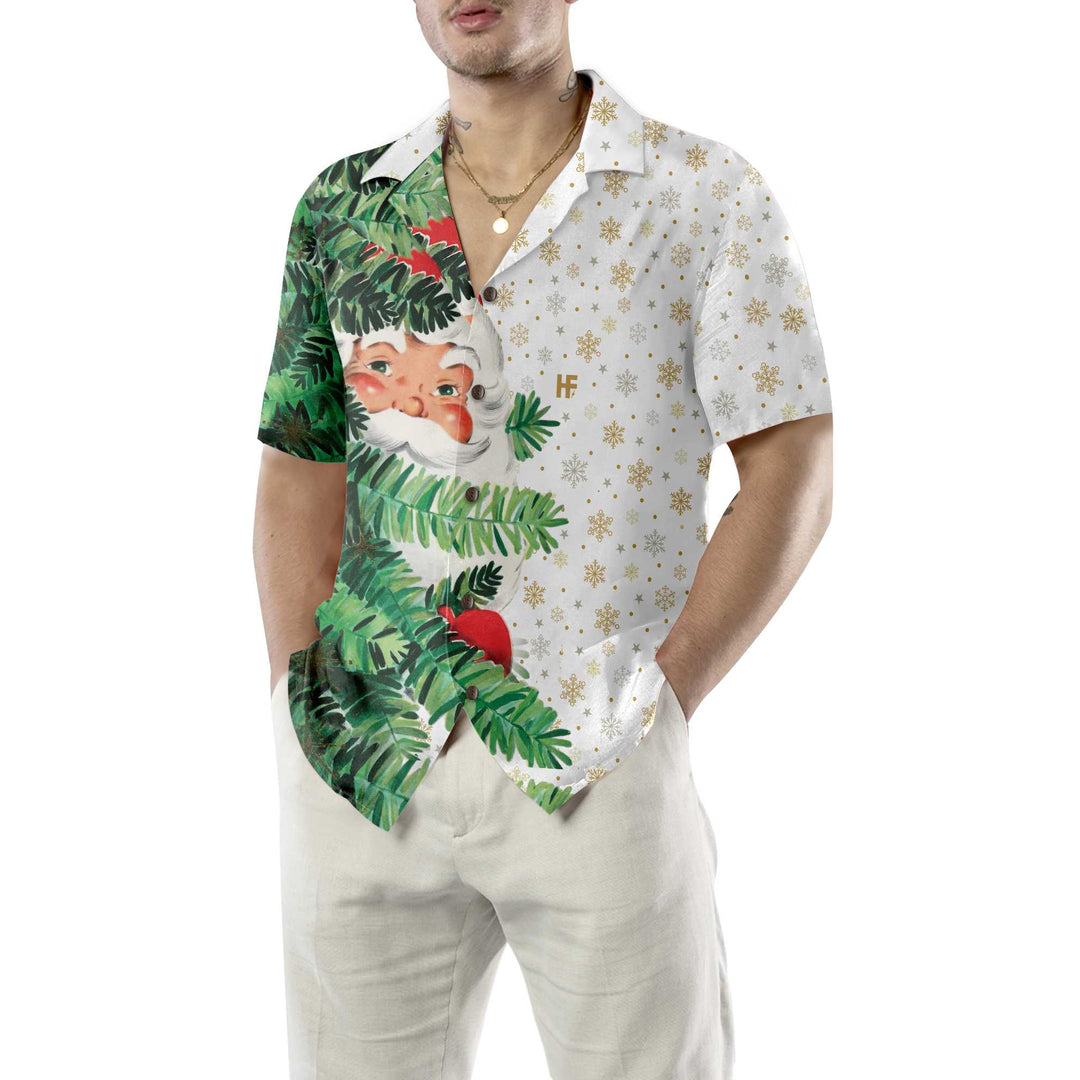 Drune | Hi Santa Hinter dem Weihnachtsbaum Weihnachtliches Hawaiian-Shirt, Süßes Weihnachtsmann Hawaiian-Shirt