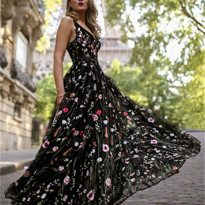 Drune | Elegantes Abendkleid mit Blumenstickerei