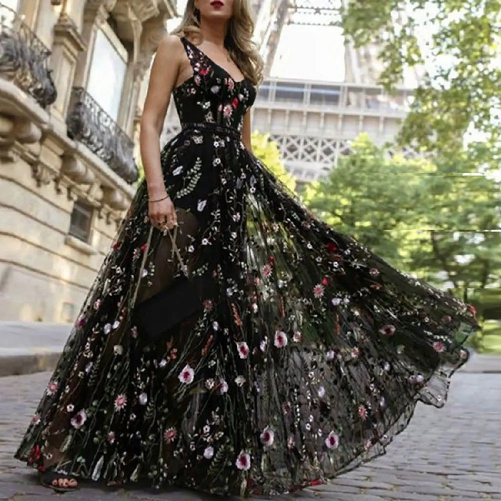 Drune | Elegantes Abendkleid mit Blumenstickerei