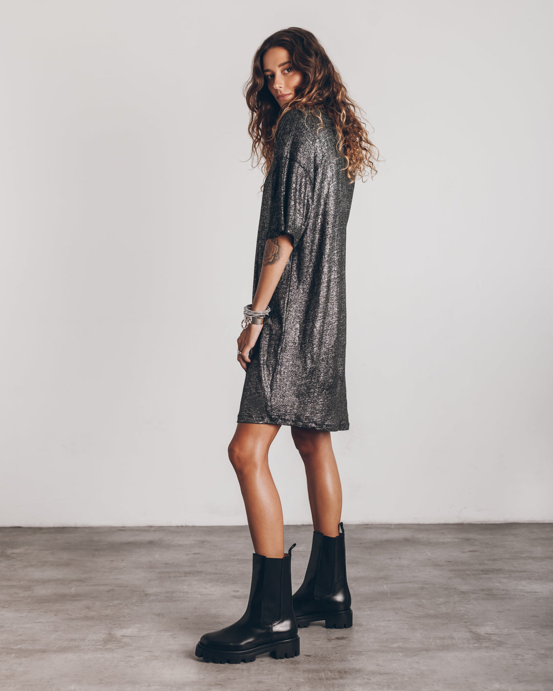 Drune | Das dunkel glitzernde Leinenkleid