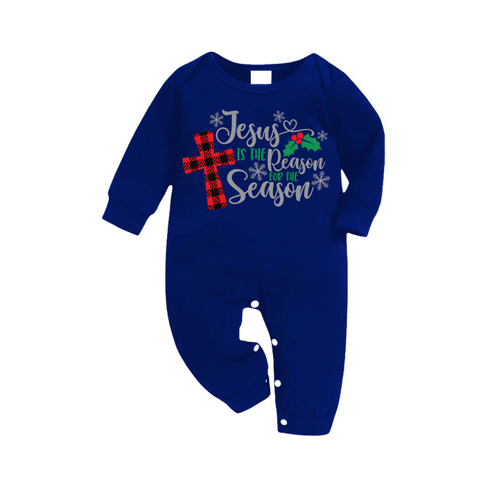 Drune | Weihnachten "Jesus ist der Grund für die Saison" Buchstaben Druck gemusterte blaue Langarmshirts mit blau-weiß-schwarzen karierten Hosen Familien passende Pyjamas
