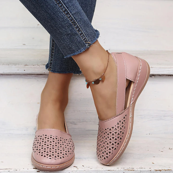 Drune | Perforierte Slip-On Ballerinas