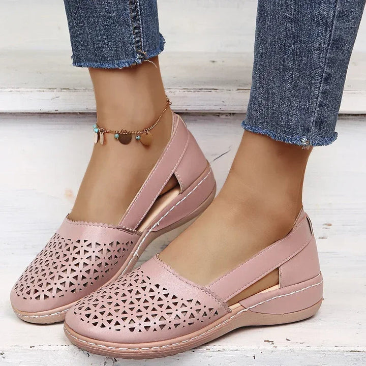 Drune | Perforierte Slip-On Ballerinas