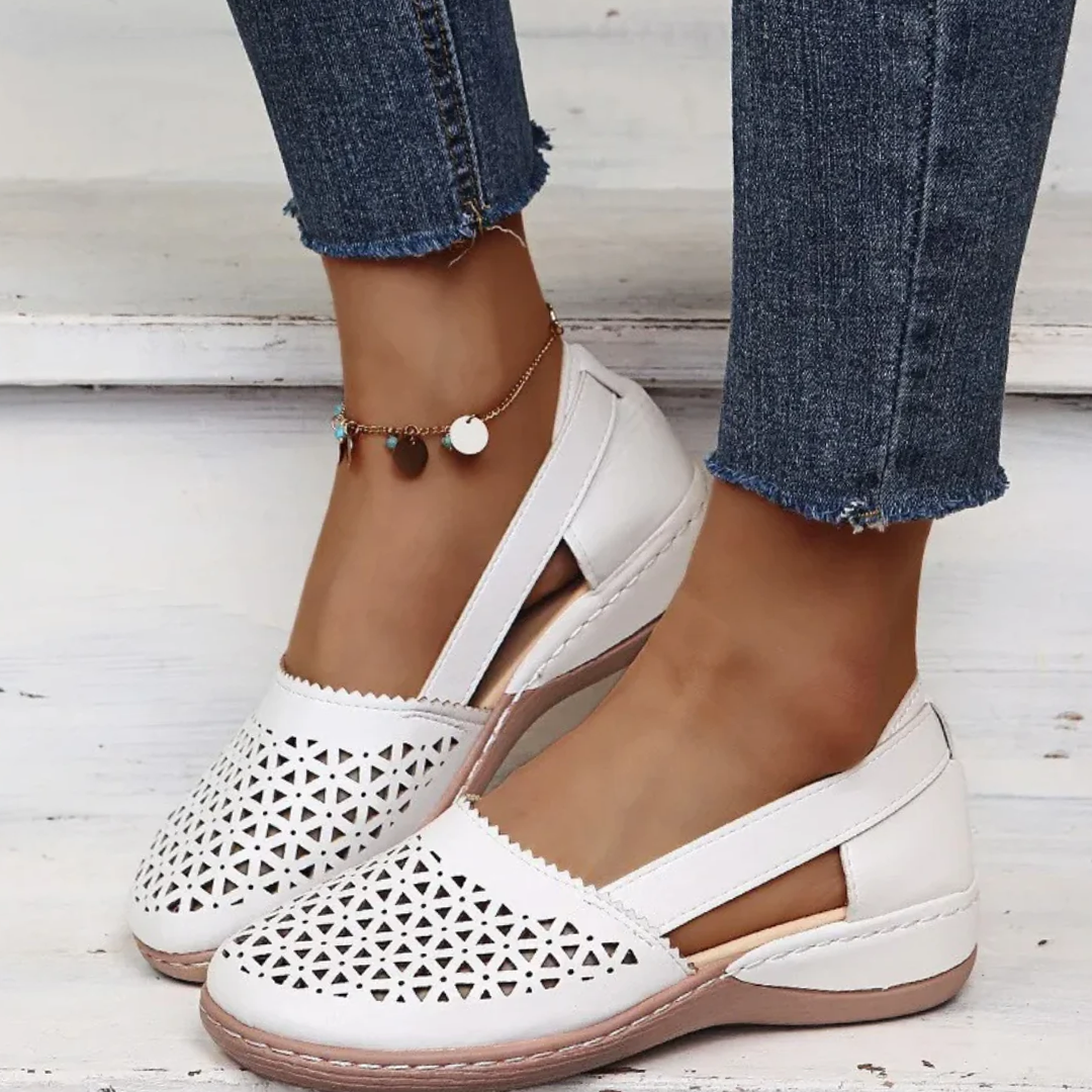 Drune | Perforierte Slip-On Ballerinas