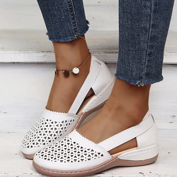 Drune | Perforierte Slip-On Ballerinas