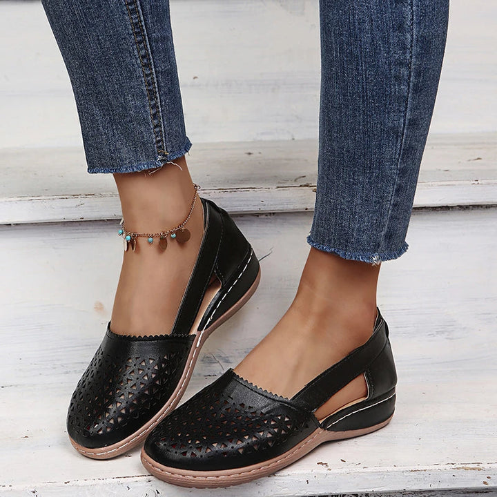 Drune | Perforierte Slip-On Ballerinas