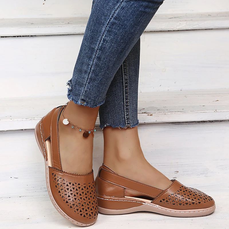 Drune | Perforierte Slip-On Ballerinas