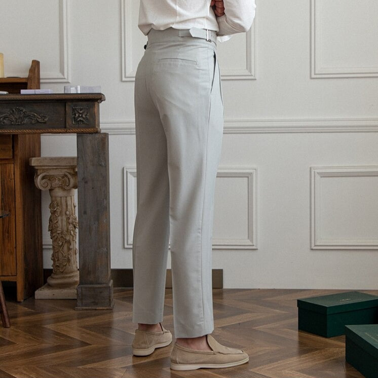 Drune Classic: Stilvolle Hose mit Schnalle