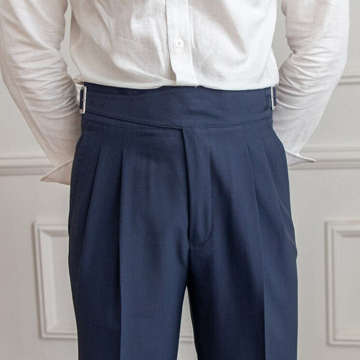 Drune Classic: Stilvolle Hose mit Schnalle
