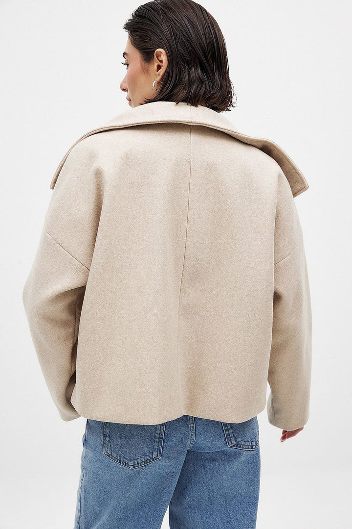 Drune | Damen Kurze Oversized Winterjacke mit Reverskragen und Doppelt Knopfrei