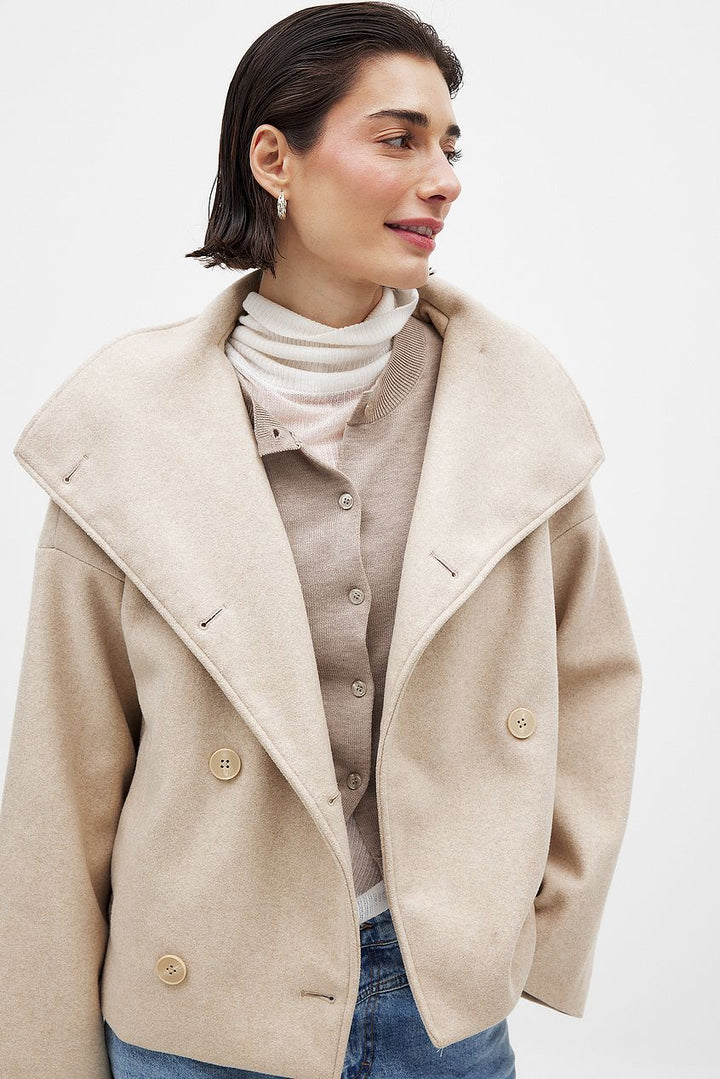 Drune | Damen Kurze Oversized Winterjacke mit Reverskragen und Doppelt Knopfrei