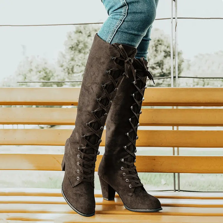 Langer Damen-Stiefel mit hohem Absatz Drune