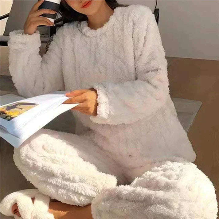 Drune | delig Damen Pyjamaset aus Fleece - weiche und warme Loungewear für kalte Abende