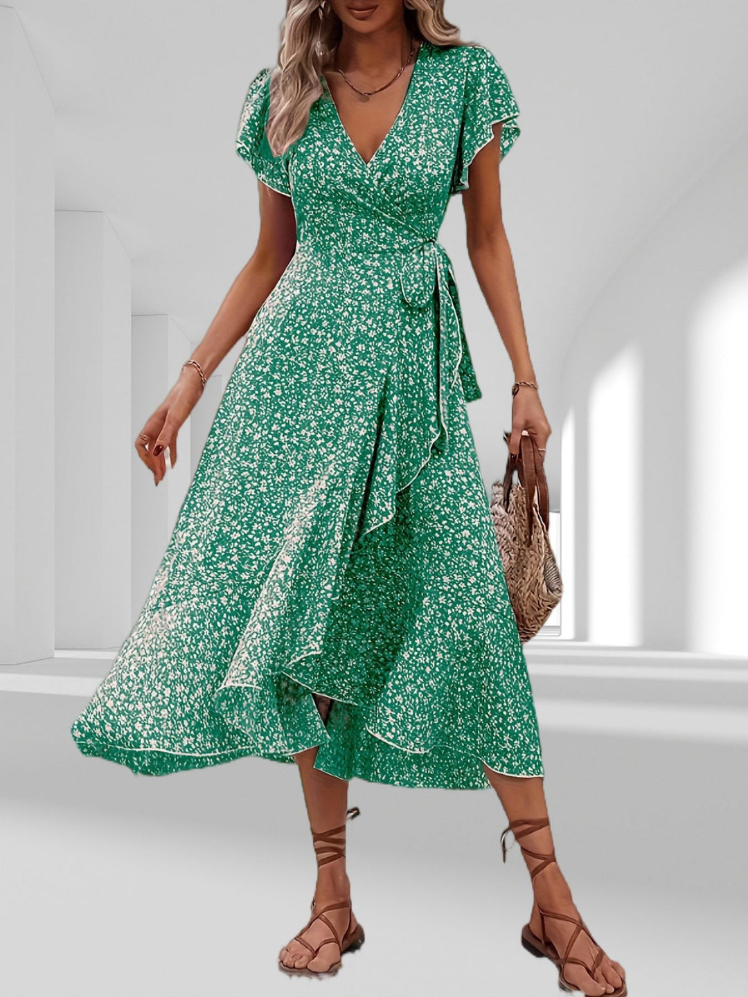 Drune | Adored By You Floral Midi Kleid mit Gänseblümchen