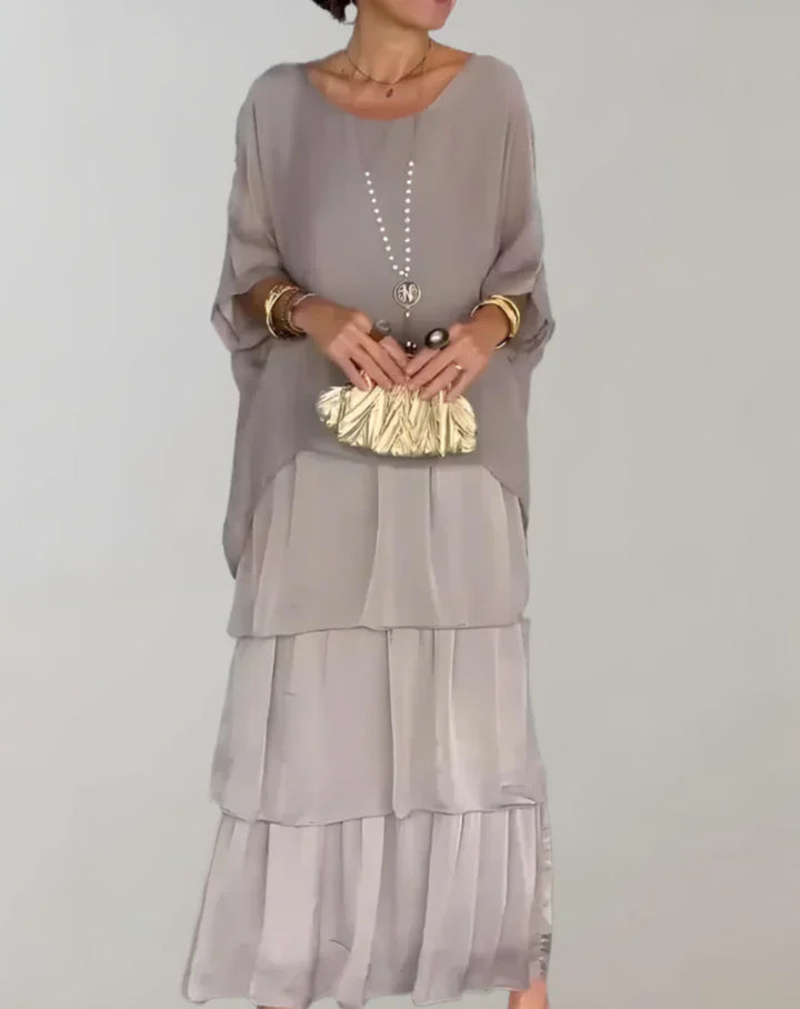 Drune | Elegantes Maxikleid mit Fledermausärmeln und Gestuftem Rundhalsausschnitt