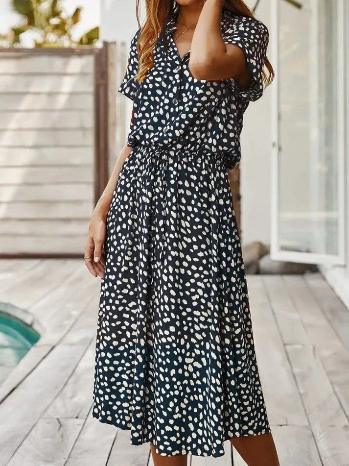 Drune - Elegantes kurzärmliges Hemdblusenkleid mit Polka Dots und Kordelzug in der Taille