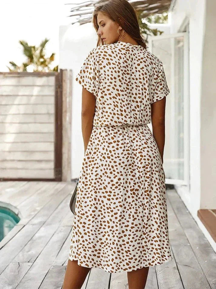 Drune - Elegantes kurzärmliges Hemdblusenkleid mit Polka Dots und Kordelzug in der Taille