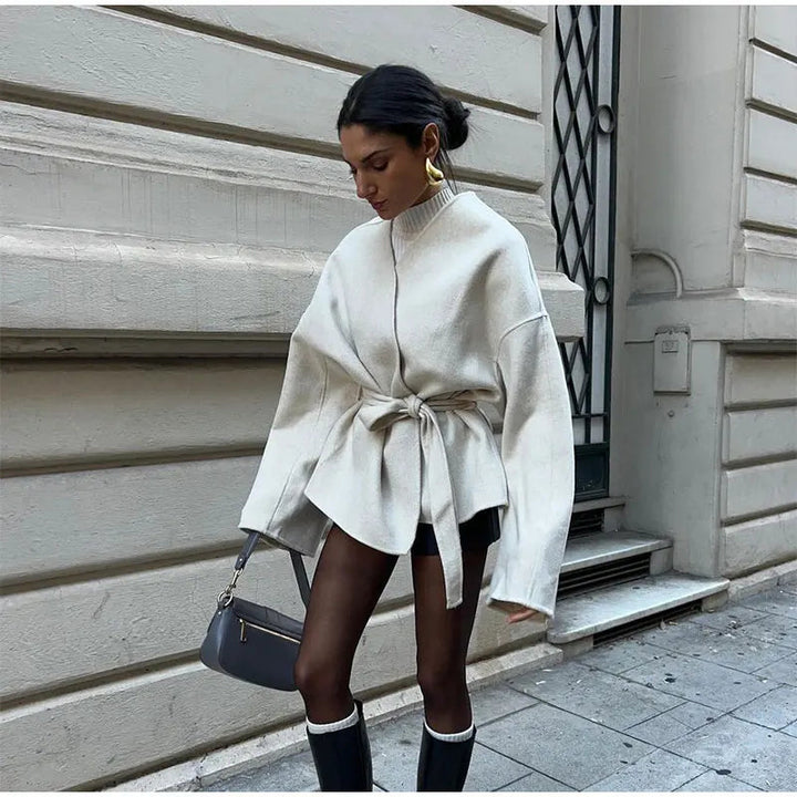 Drune | Damen Wolljacke mit V-Ausschnitt und Gürtelverschluss