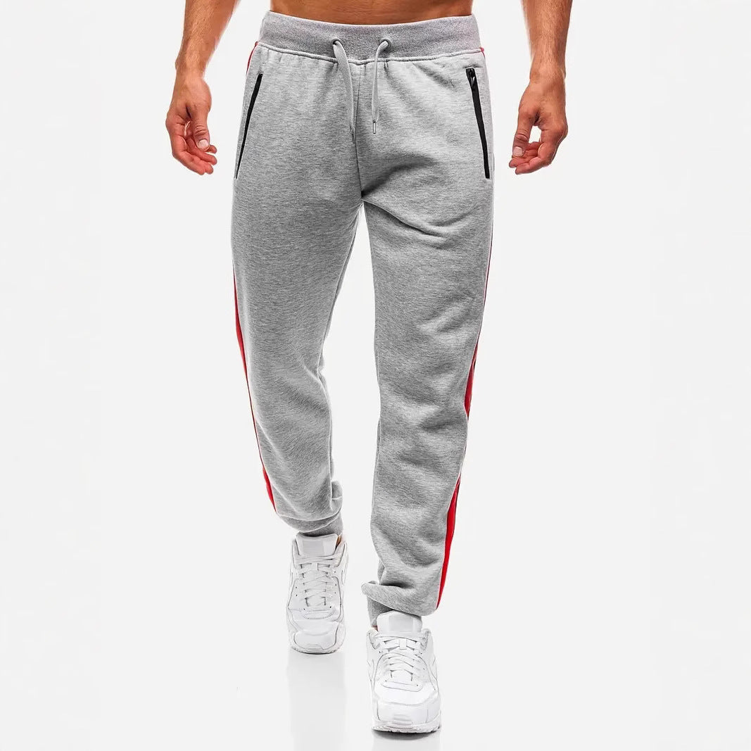 Herren nan schmal zulaufende Fleece-Jogginghose mit zweifarbiger Seitenpaspel und wasserabweisenden Reißverschlusstaschen Drune