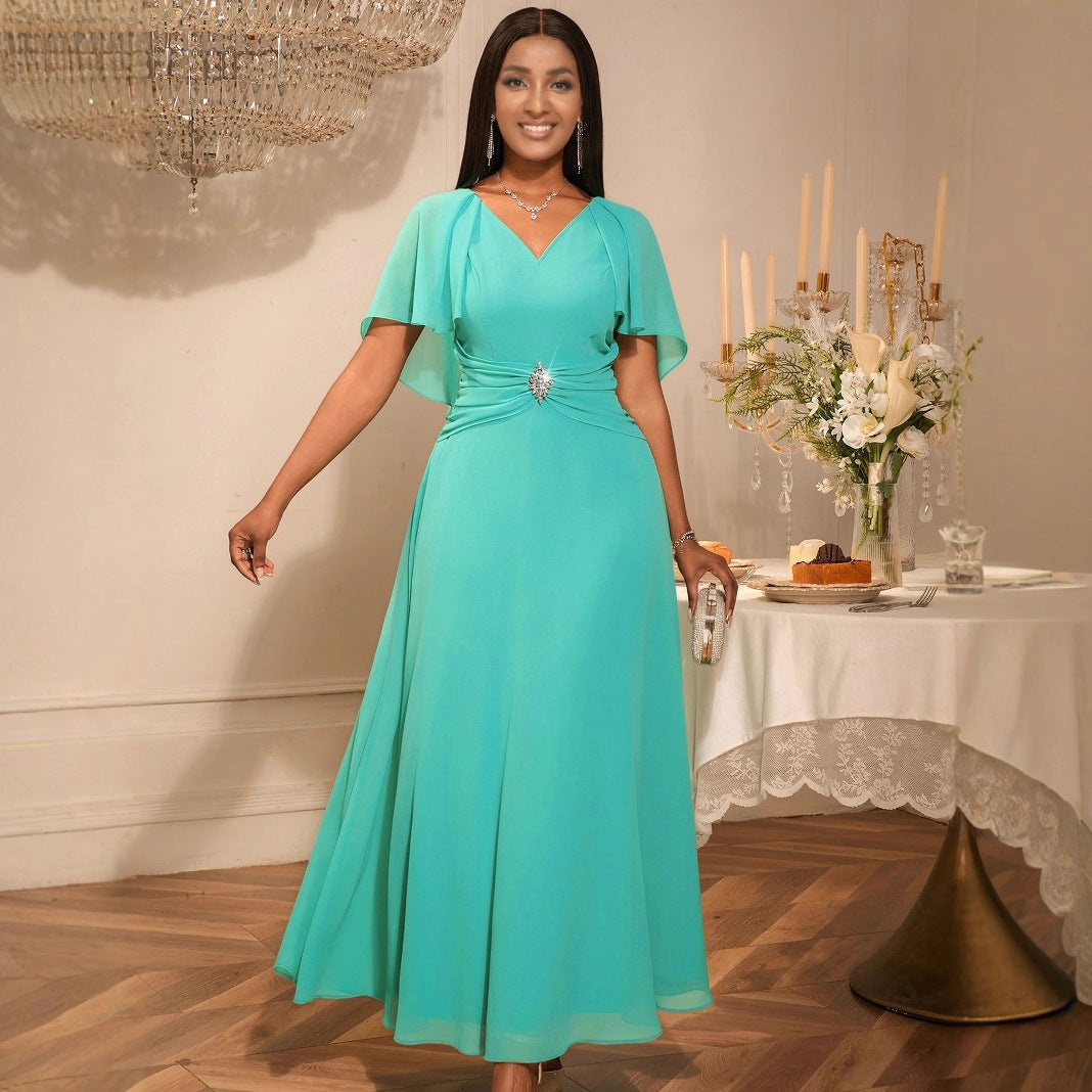 Damen elegantes Maxi-Kleid mit schickem Faltendesign und glamouröser Brosche Drune