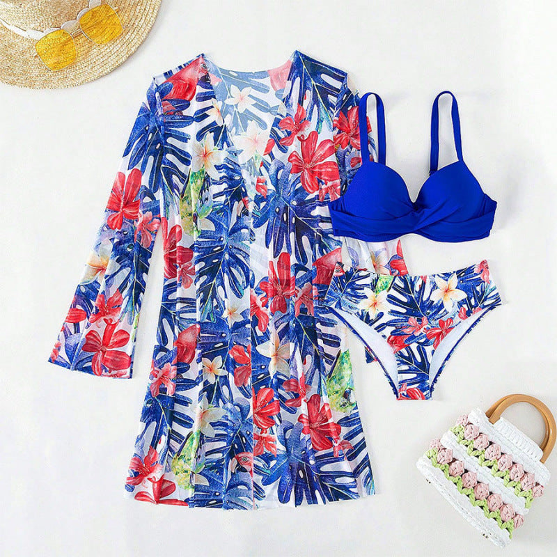 Damen bikini set mit floralem Überwurf und glamourösen Details Drune
