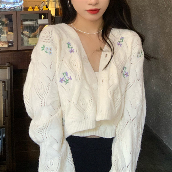 Damen kurze Strickjacke mit floralen Akzenten und Lochmuster Drune