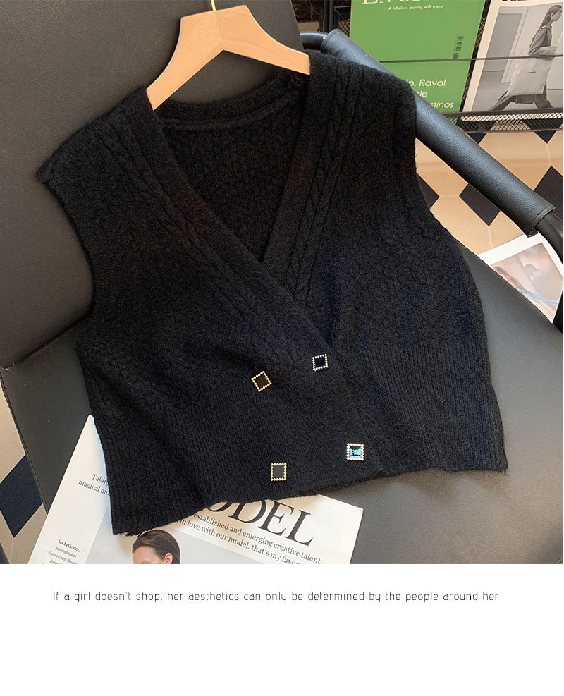 Damen Strickweste mit modernem Zopfmuster und eleganten Knopfdetails Drune