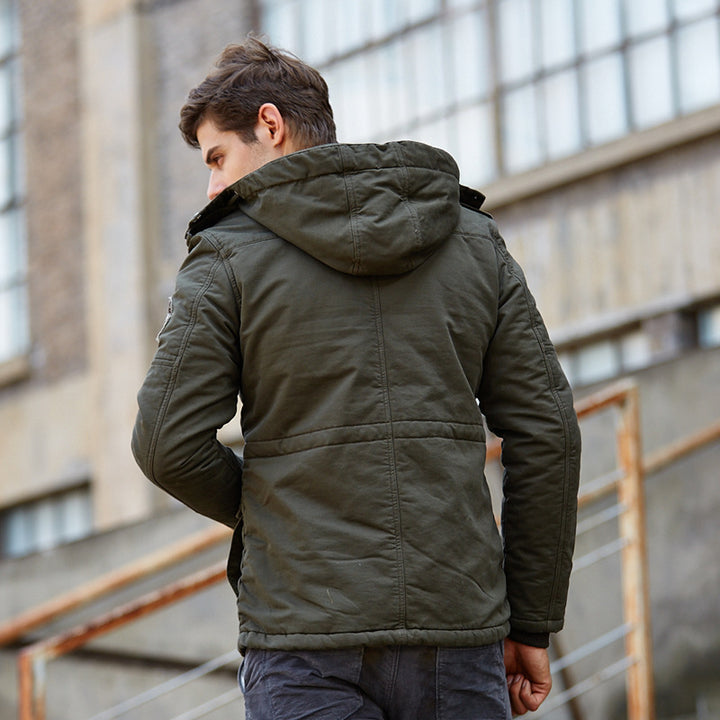 Herren Fieldjacke im Utility‑Stil mit Kapuze, gesteppter Thermo‑Isolierung und Aufnäher Drune