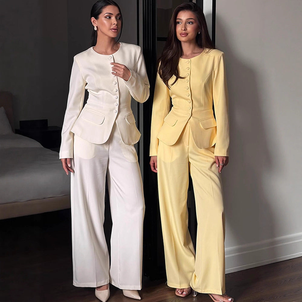 Damen Taillierter Blazer mit Rundhalsausschnitt, dekorativen Stoffknöpfen und Pattentaschen Drune
