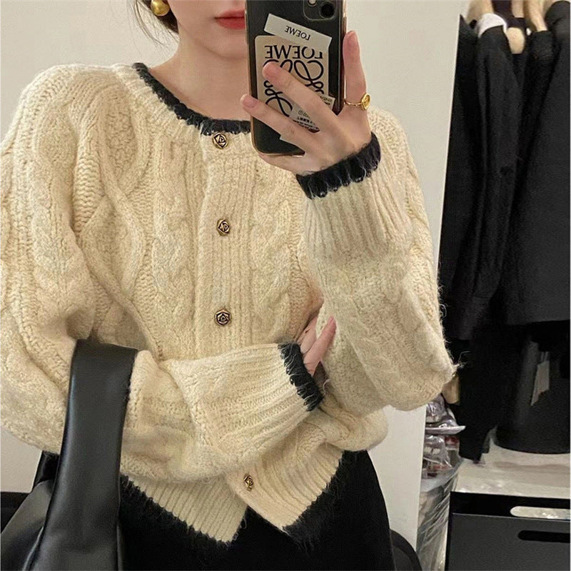 Damen Grobstrickjacke mit elegantem Zopfmuster und dekorativen Knöpfen Drune