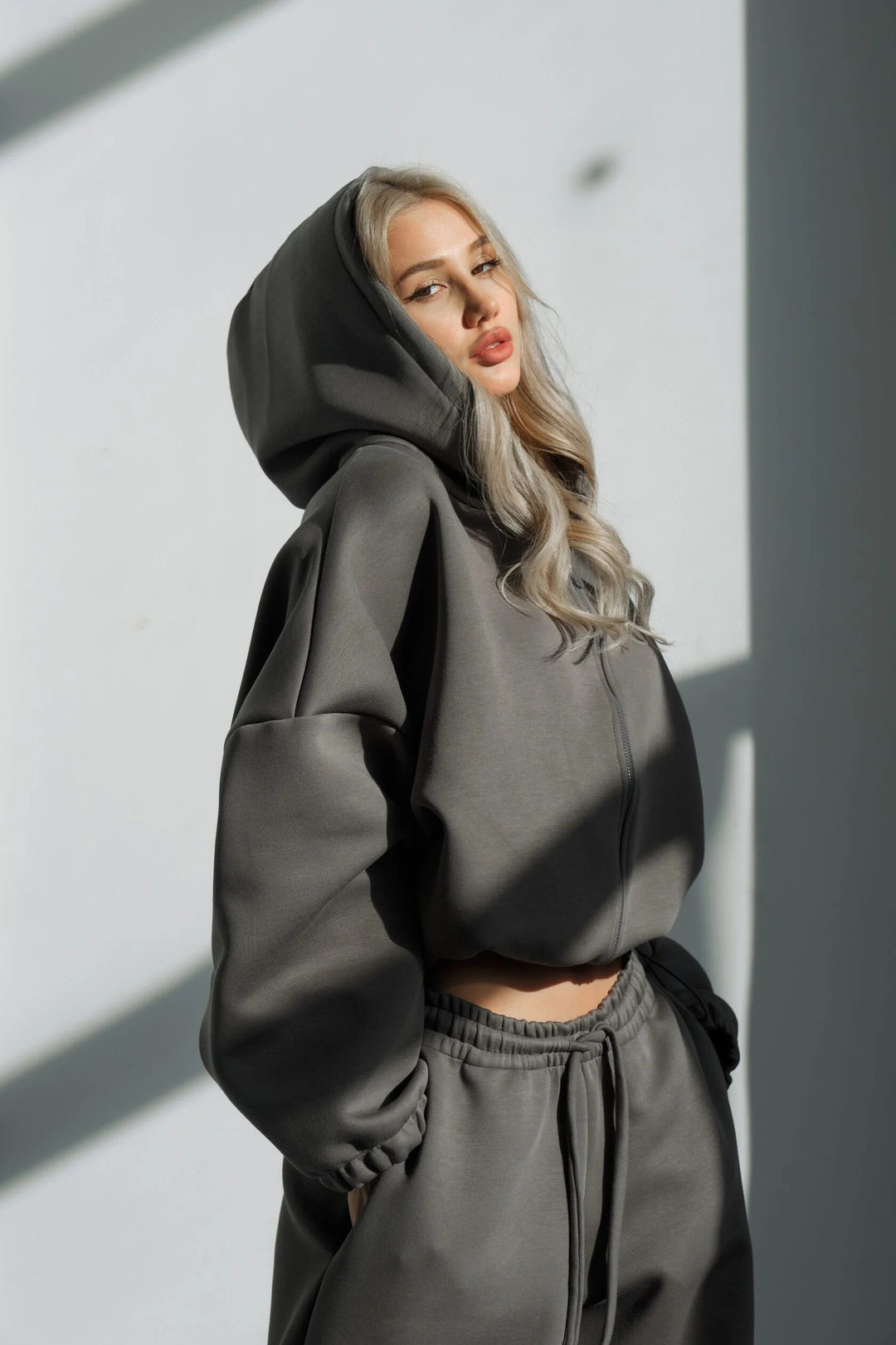 Damen gekürztes Scuba-Hoodie mit oversized Kapuze und elastischer High‑Waist Jogginghose Drune
