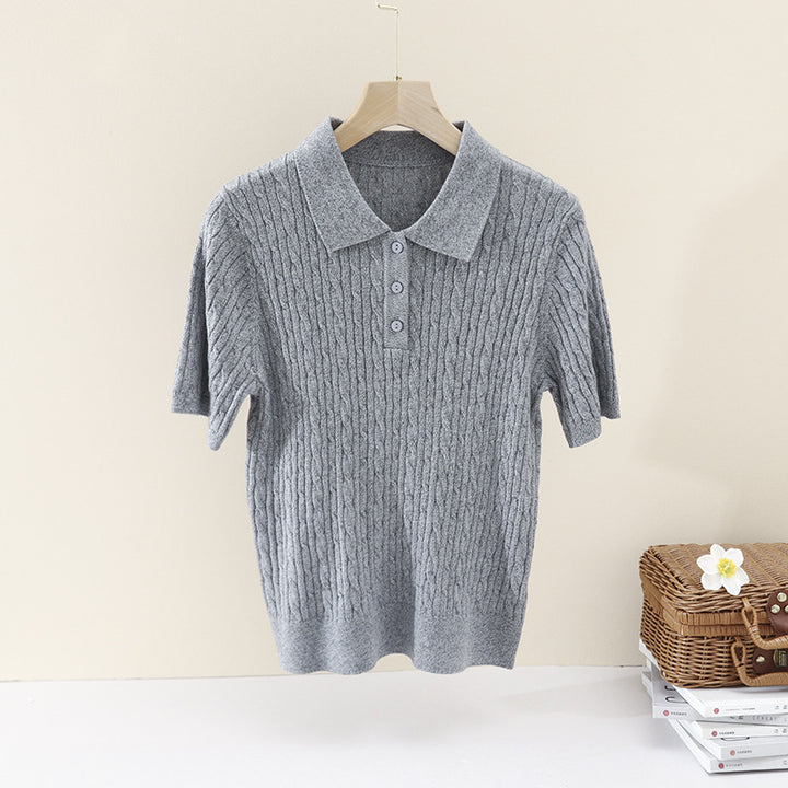 Damen Kurzärmeliges Strick-Poloshirt mit Zopfmuster und Knopfleiste Drune