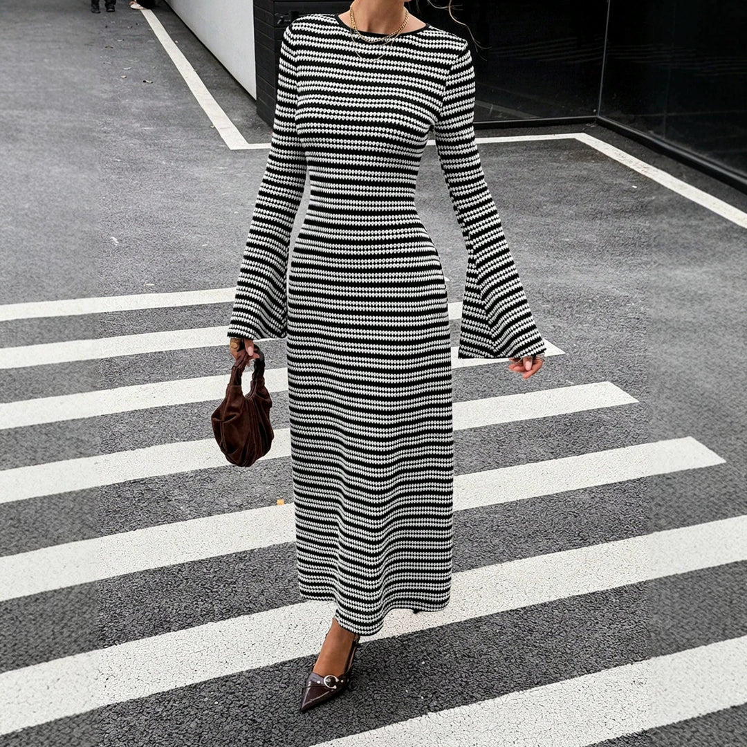 Damen Figurbetontes Ripp‑Midikleid mit Trompetenärmeln und taillierter Schnittführung Drune