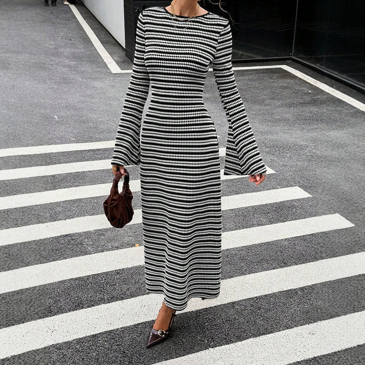 Damen Figurbetontes Ripp‑Midikleid mit Trompetenärmeln und taillierter Schnittführung Drune
