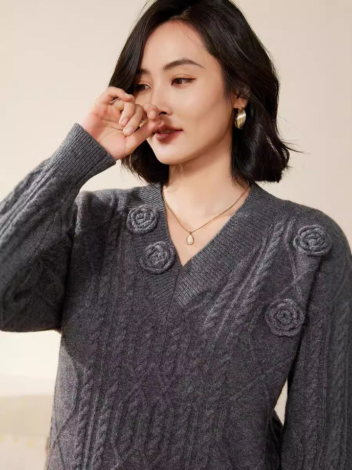 Damen Zopfmuster-V-Pullover mit dreidimensionalen Blumenapplikationen aus weichem Wollmix Drune