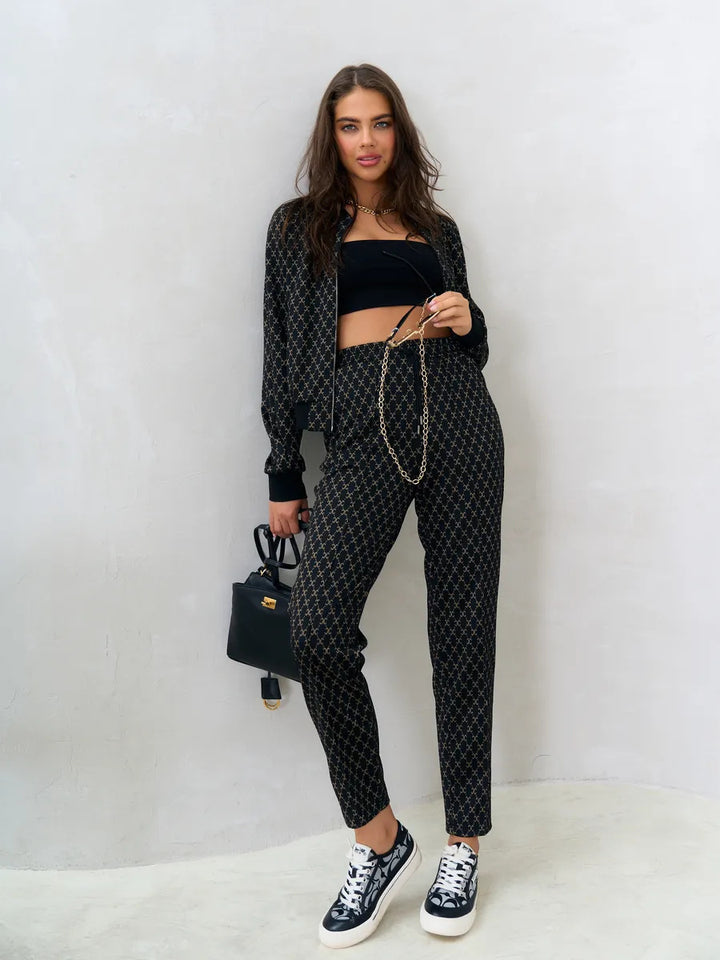 Damen jacquard Lounge-Set mit kurzer Bomberjacke und hochgeschnittener Kordelzug-Hose Drune